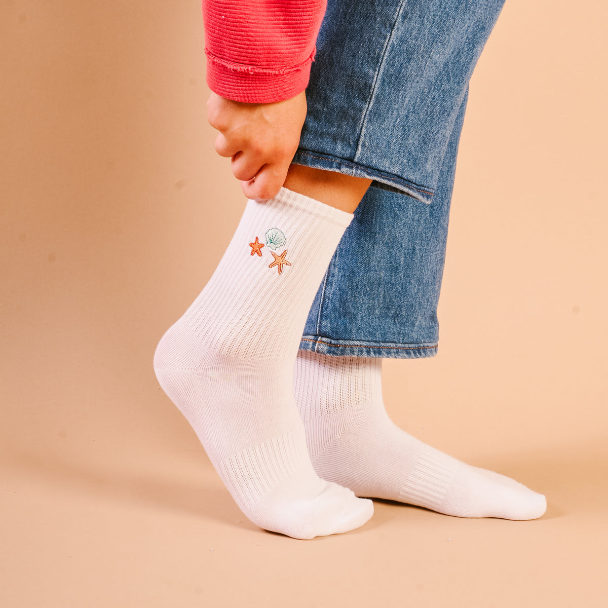 Seashells Embroidered Crew Socks