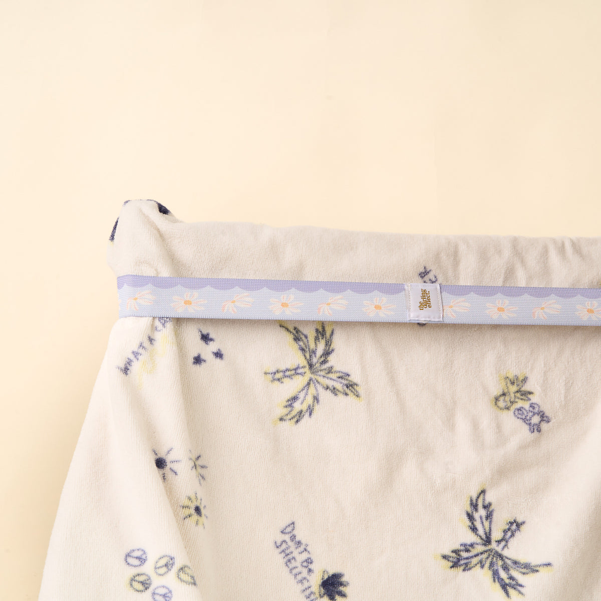 Put Towel Band-Scalloped Floral Purple Stay