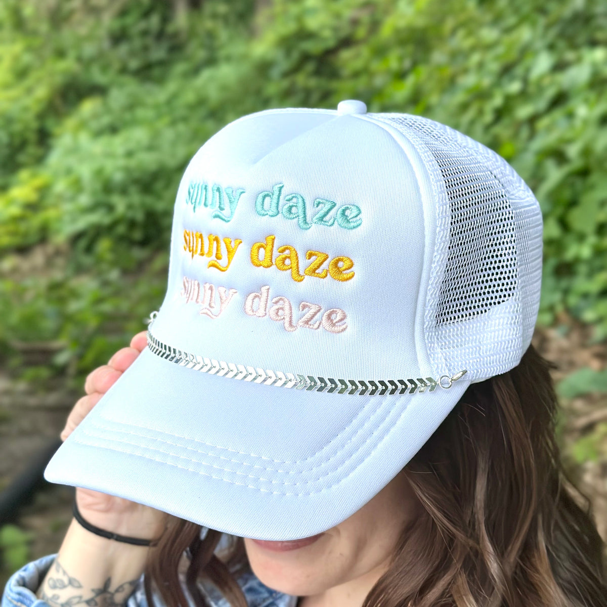 Silver-Leaf Chain Trucker Hat Chain