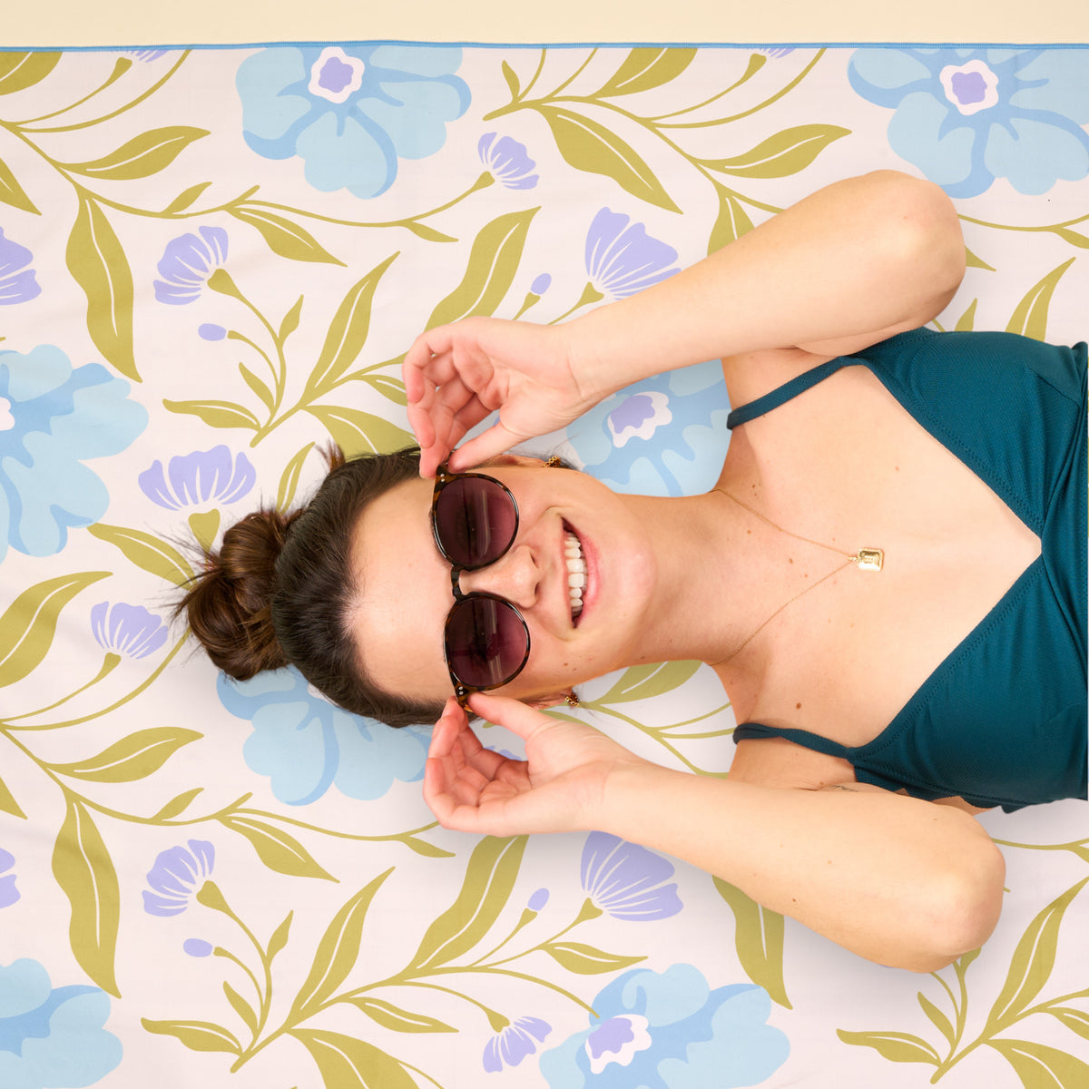 Poppin' Petals Aqua XL Quick-Dry Beach Towel