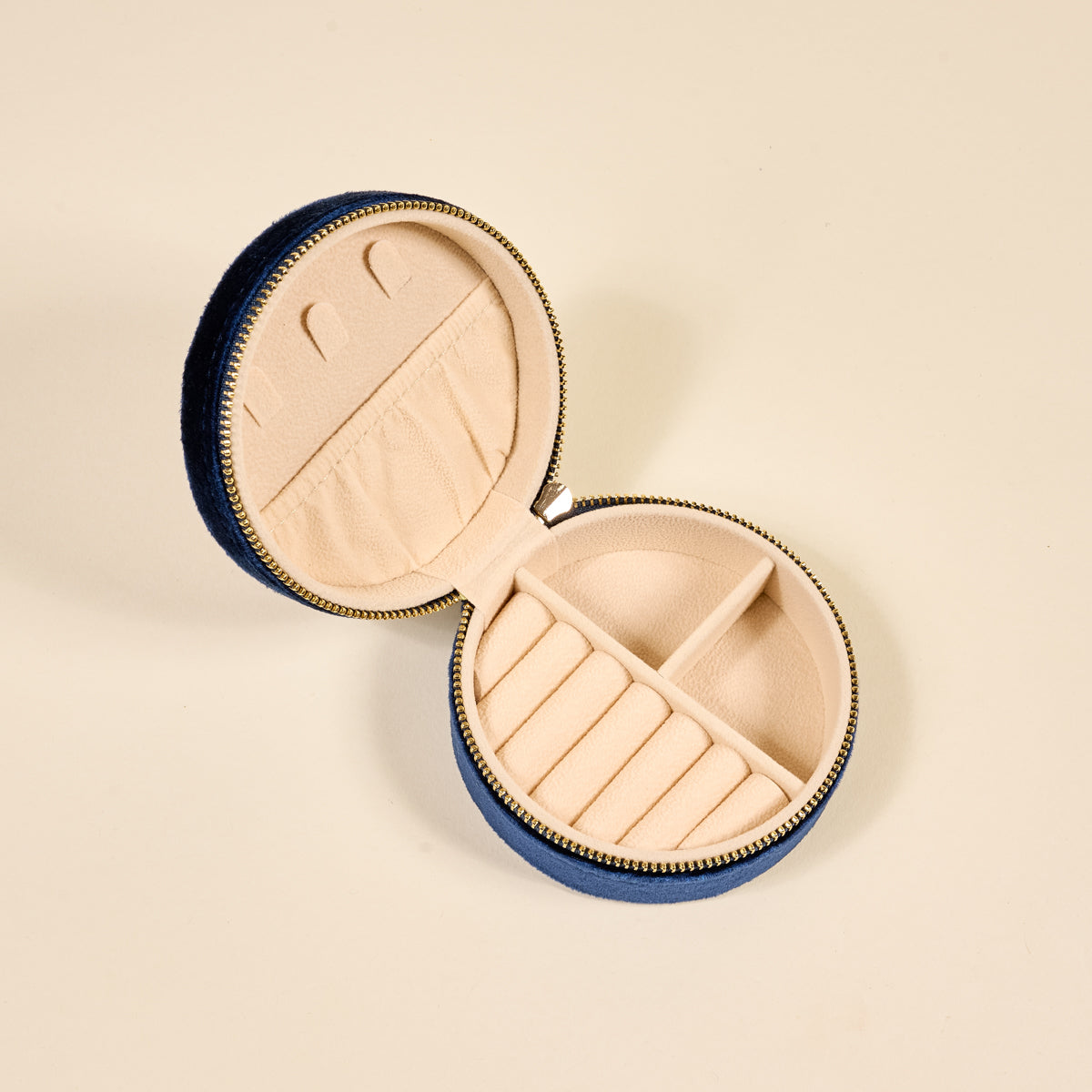 Lobster Round Velvet Jewelry Case