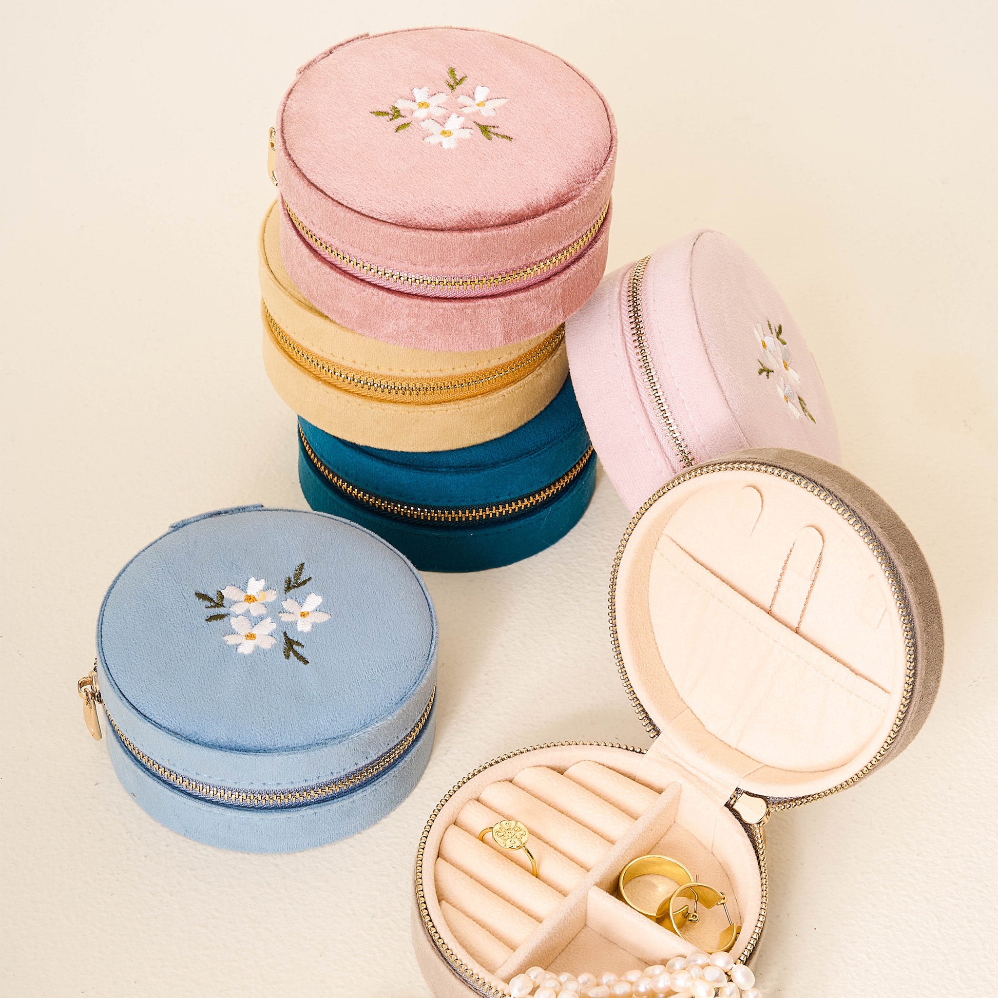 Round Velvet Jewelry Case