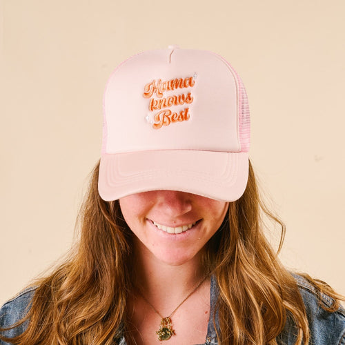 MAMI Knows Best Trucker Hat Mama Knows Best Trucker Hat – The Darling Effect main image 3