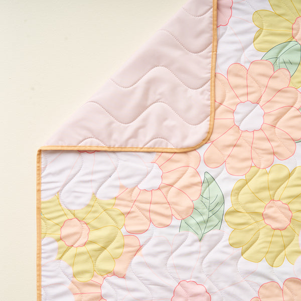 Daisy Craze Peach On-the-Go Quilted Blanket