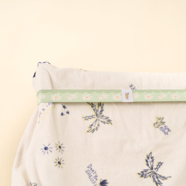 Put Towel Band-Scalloped Floral Sage Stay