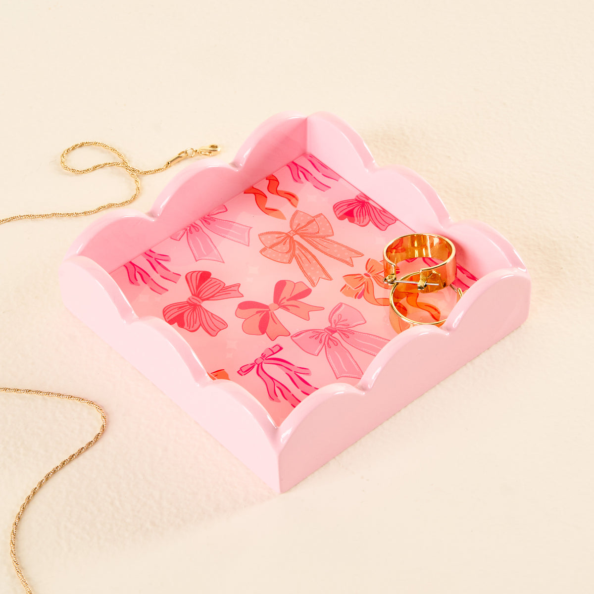 Blushing Bows Scallop Trinket Tray