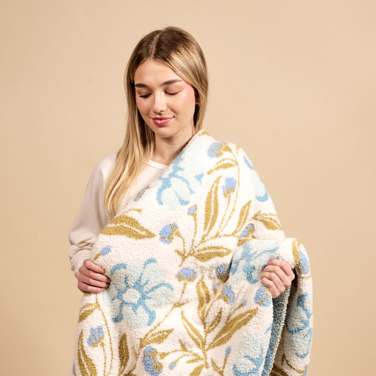 Poppin' Petals Aqua Cozy Dreams Luxe Blanket