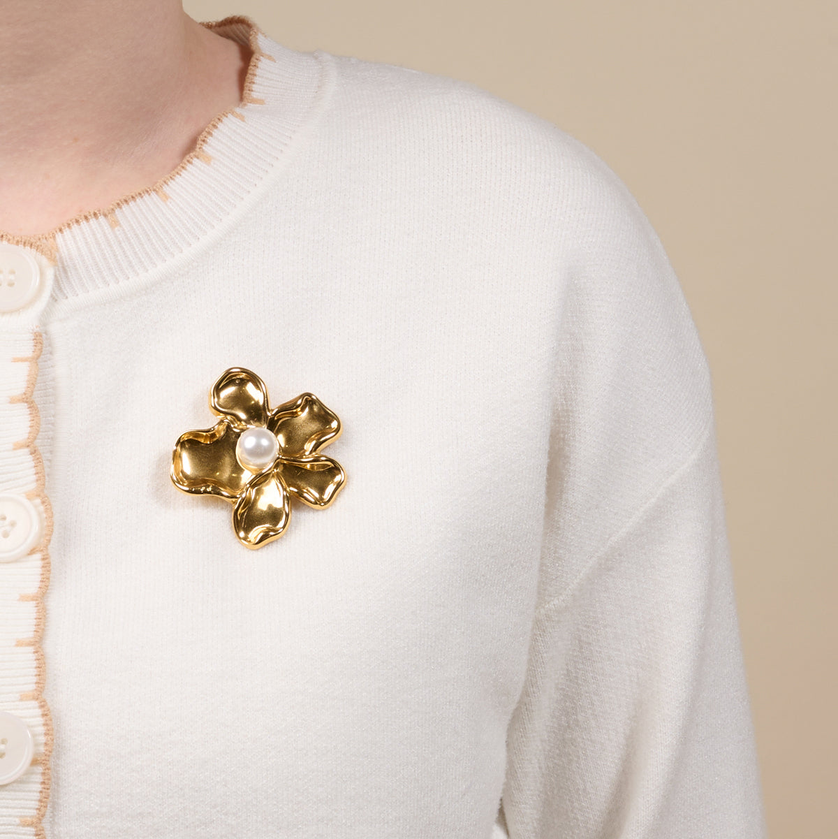 Pearl Core Flower Timeless Brooch