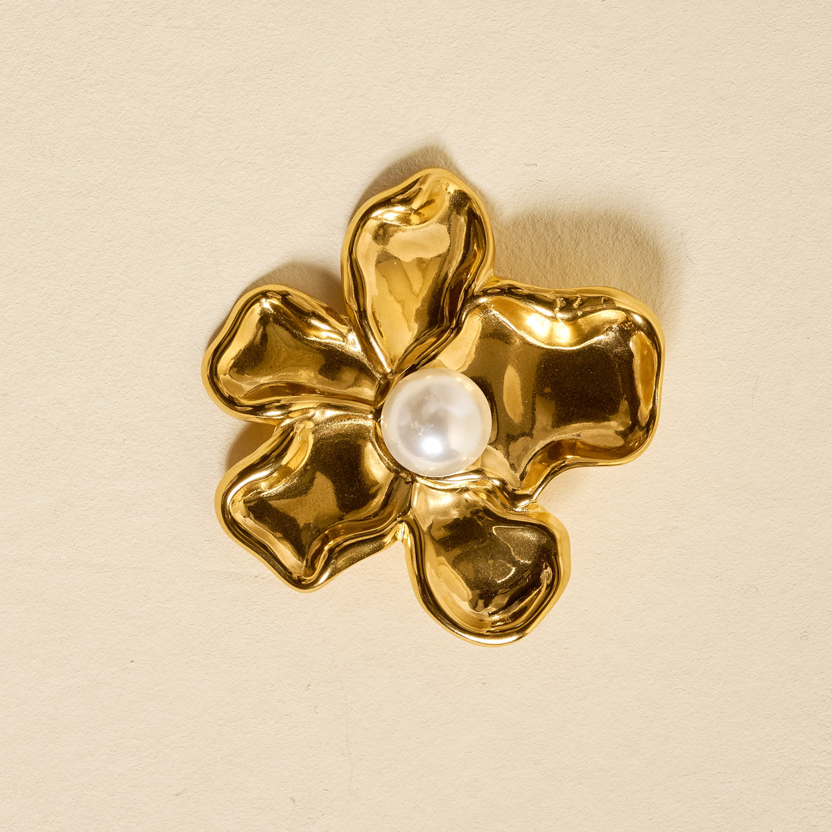 Pearl Core Flower Timeless Brooch