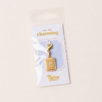 The-darling-effect C Jewelry Charm Initial Letter Gold features a gold-plated square charm with clasp, attached to an OH SO charming card—ideal for personalized jewelry. Packaged in a clear sleeve against a light background.