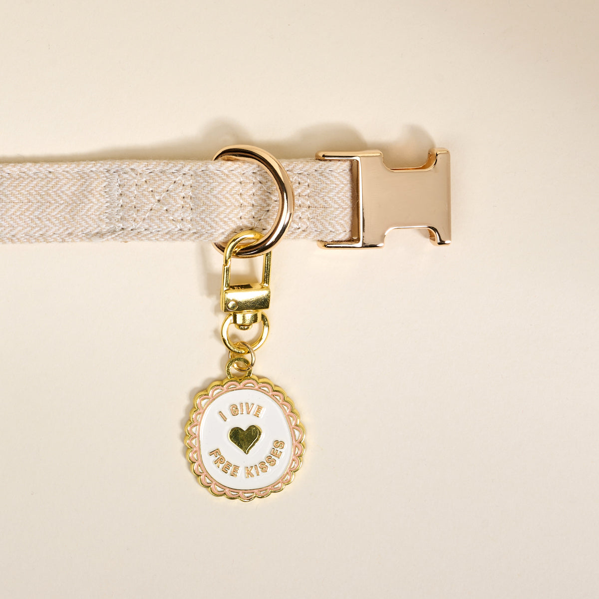 Free Kisses Pawfect Collar Charm