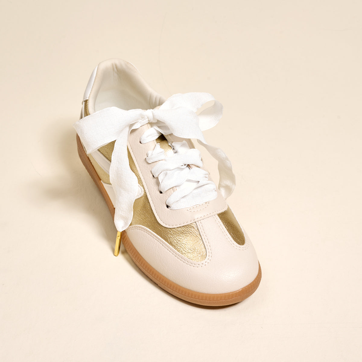 Frilly White Step It Up Shoelaces