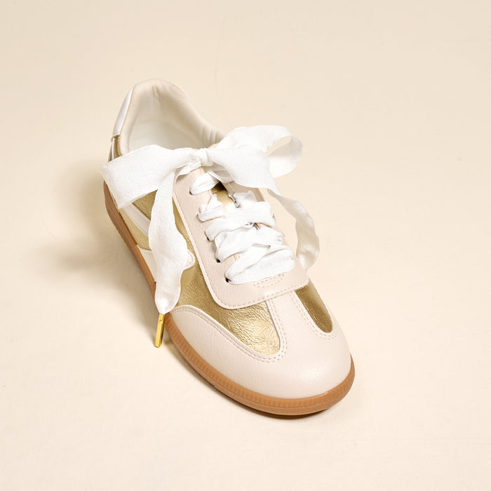 Frilly White Step It Up Shoelaces