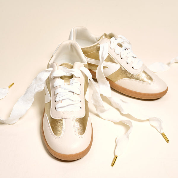 Frilly White Step It Up Shoelaces