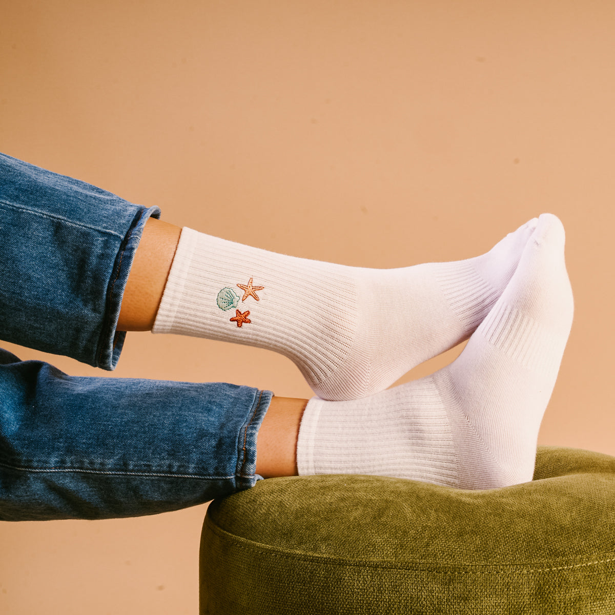 Seashells Embroidered Crew Socks