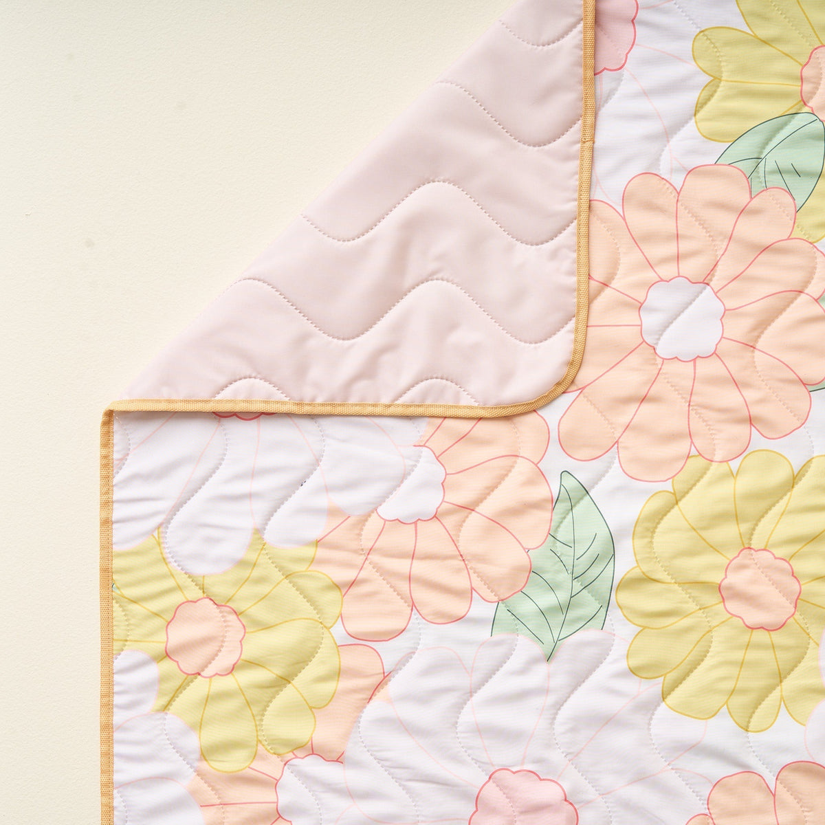 Daisy Craze Peach On-the-Go Quilted Picnic Blanket