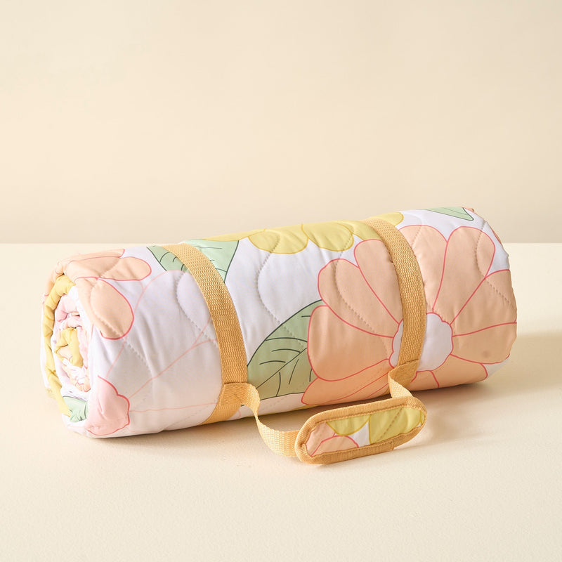 Daisy Craze Peach On-the-Go Quilted Picnic Blanket